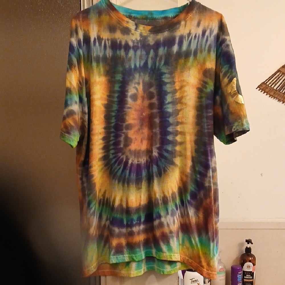 True Religion Multicolor Tie-Dye Short Sleeve Tee W Gold Logo On Sleeve.. Sz.XL‎